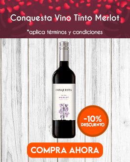 Botella de vino elegante con un lazo dorado, lista para celebrar y regalar en ocasiones especiales. Perfecta para brindar en momentos inolvidables o sorprender a alguien con un detalle exclusivo.